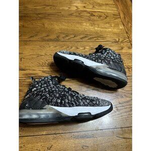 Nike LeBron James XVII 17 IN THE ARENA BLACK OREO EUC 6.5 YTH Shoes